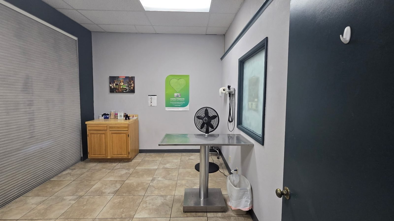 A second exam room at the Ridgecrest clinic