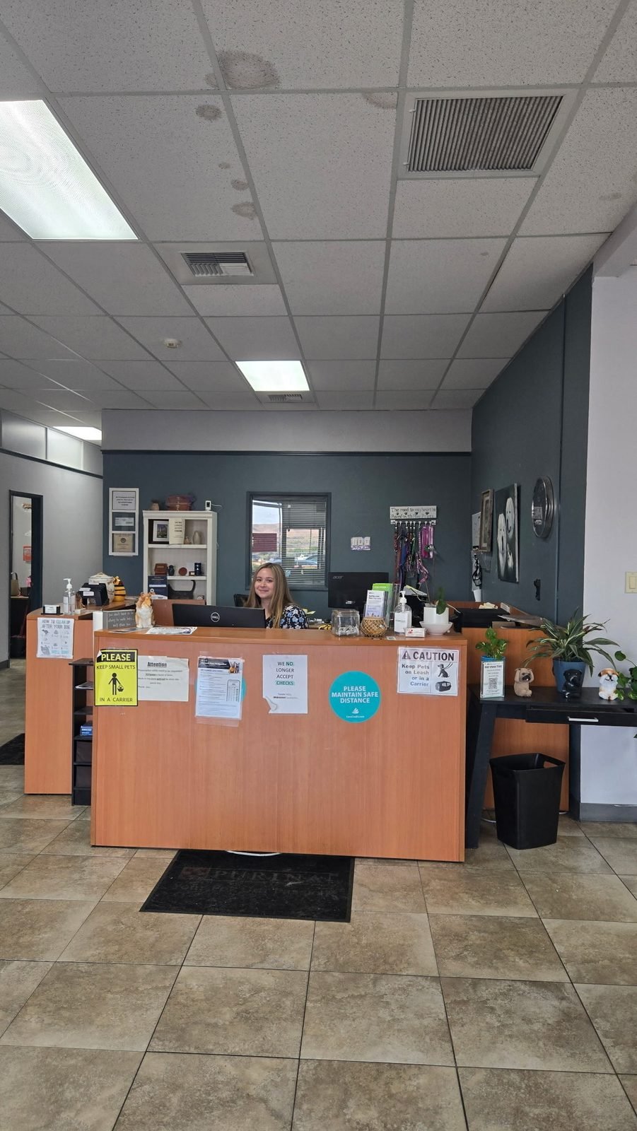 Reception desk at the Ridgecrest clinic